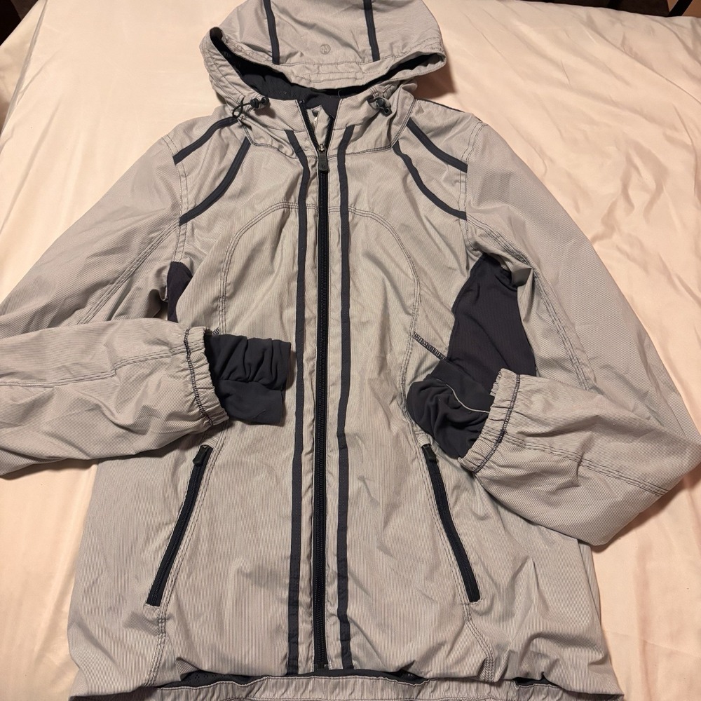 Lululemon Athletica Gray Pinstripe Hooded Running Jacket Women's Size 8